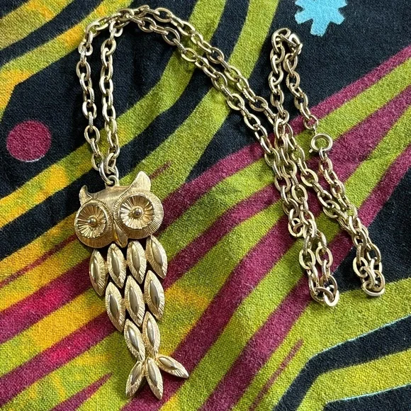 VTG Avon Signed Owl Gold Tone Metal Costume Jewelry Whimsigoth Necklace - Picture 3 of 6